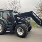 tracteur valtra avec chargeur frontal chez frediere mfr sain